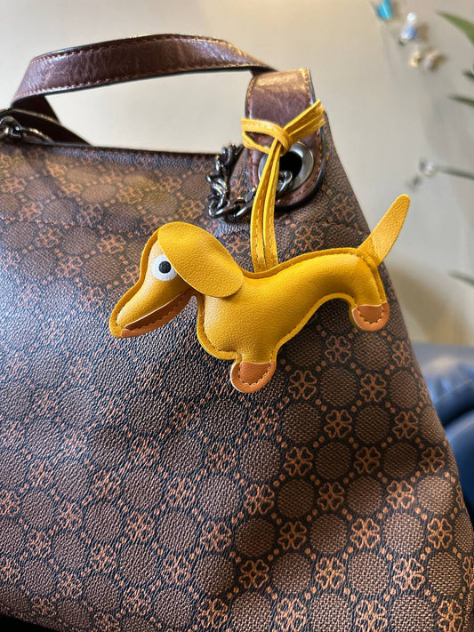 سلسلة مفاتيح لحقيبة على شكل كلب داشهوند