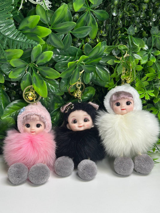 سلسلة مفاتيح مزينة بكرة من الفرو الطبيعي