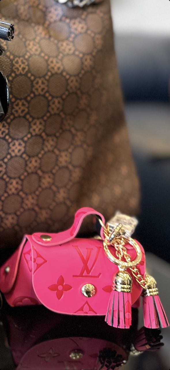 porte monnaie porte cles Avec pompon LV