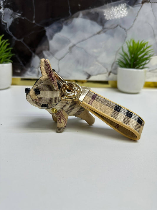 حامل مفاتيح او اكسسوار الحقيبة 2026 من العلامة البريطانية