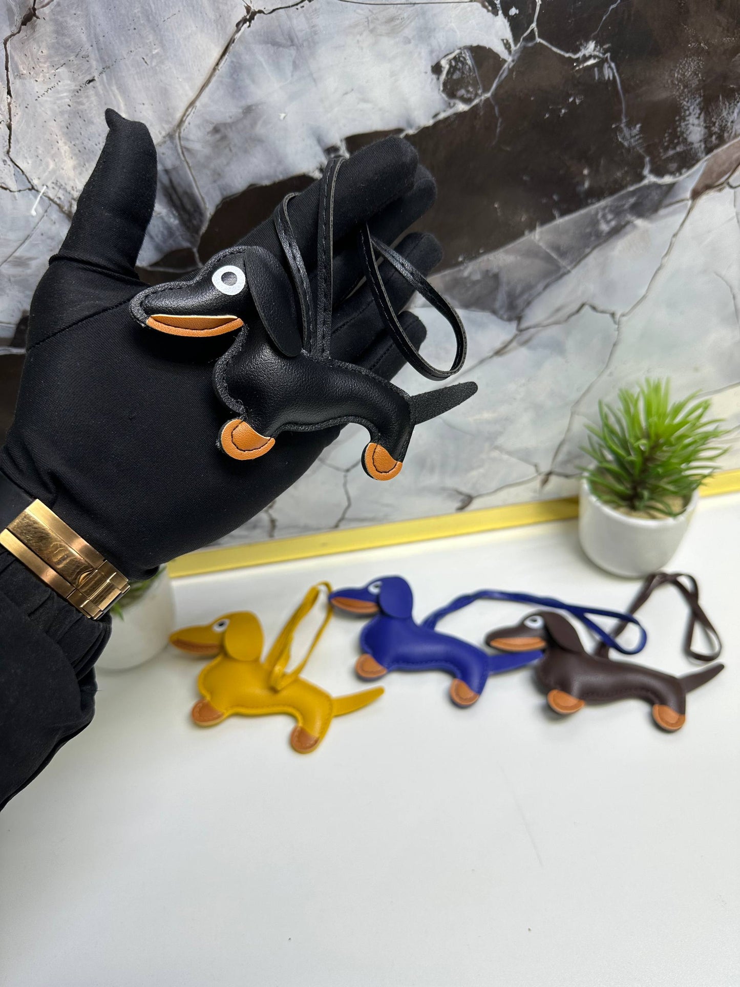 أكسسوار الحقيبة من الجلد للعلامة الايطالية