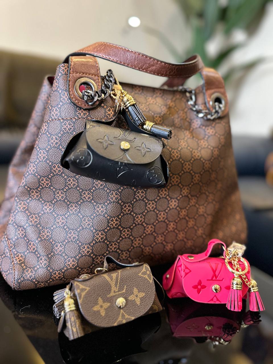 porte monnaie porte cles Avec pompon LV