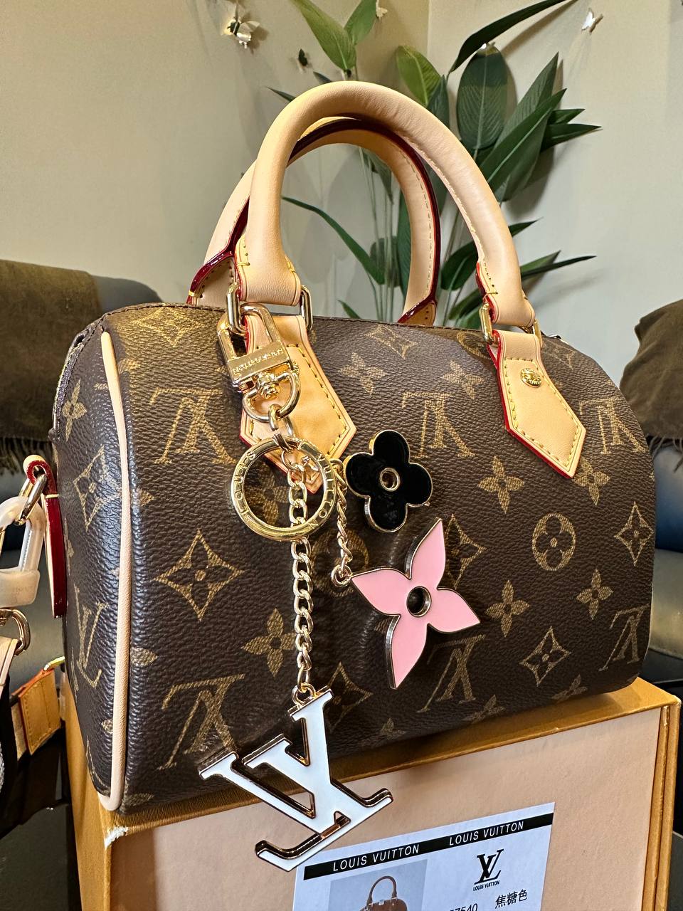 Monogram LV Bijou de sac en acier