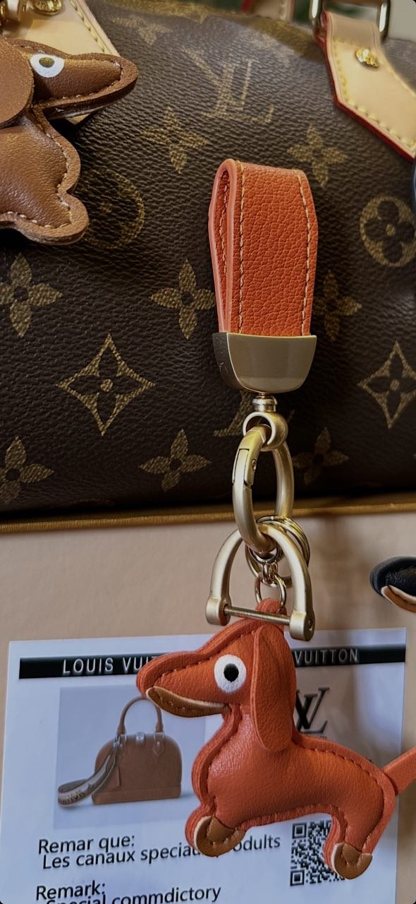 porte-cles avec charm teckel